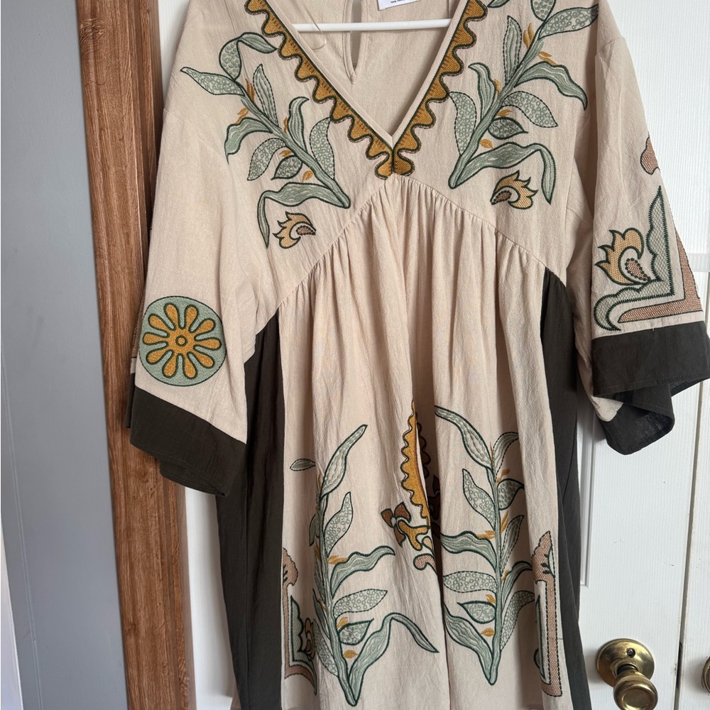 Bluivy Cream and Black Floral Long Sleeve Dress